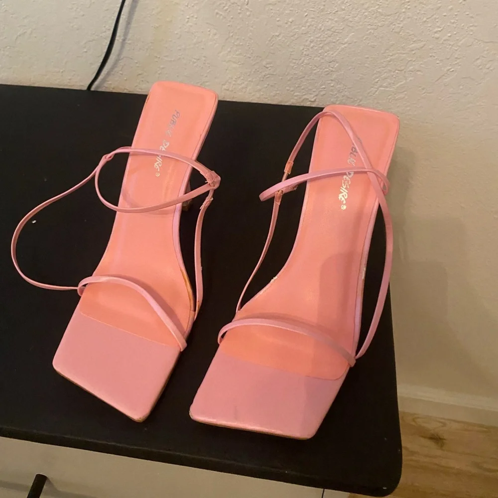 Heels - Picture 1 of 2